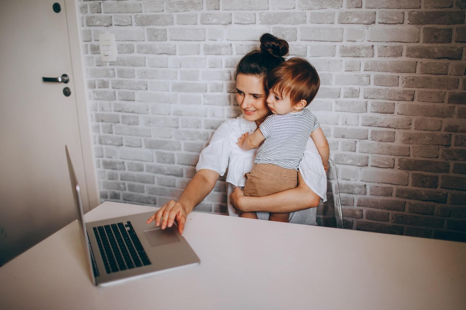 Comment télétravailler avec des enfants à la maison ? | Photo par Helena Lopes