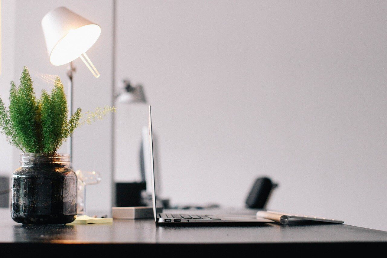 Comment éclairer son bureau ? | Photo par ninabobo88